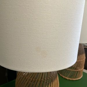 Set of 2 striking rattan table lamps!